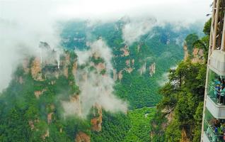 Amazing Clouds View Seen in Zhangjiajie