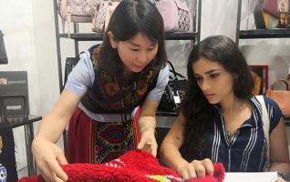 Zhangjiajie Tujia brocade debut at MIPEL International Bag Show