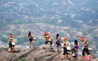 Drum Dance on Shiniuzhai cliff,Pingjiang