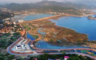 Lakeside Wetland Pathway Built in Dongjiang Lake