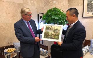 Zhangjiajie airport holds talks with Edward, Chairman of SKYTRAX