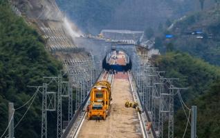 Track Laying Starts on Qianjiang-Zhangjiajie-Changde Railway