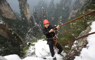 Zhangjiajie's 'Spider-Man' saving the world from litterbugs