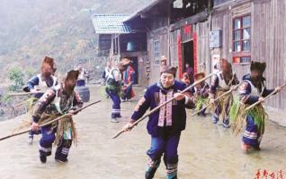 Dongkou People Perform Traditional Folk Dance to Celebrate Lantern Festival